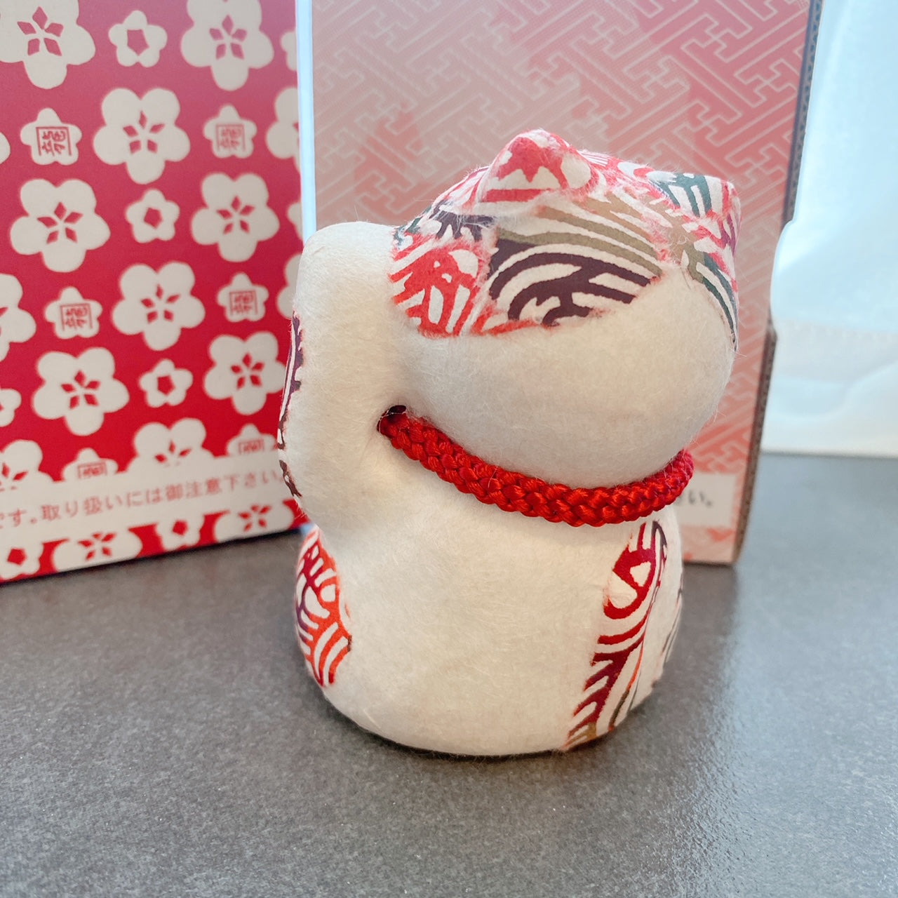 Dyeing Japanese Paper Beckoning Mewo Ornament